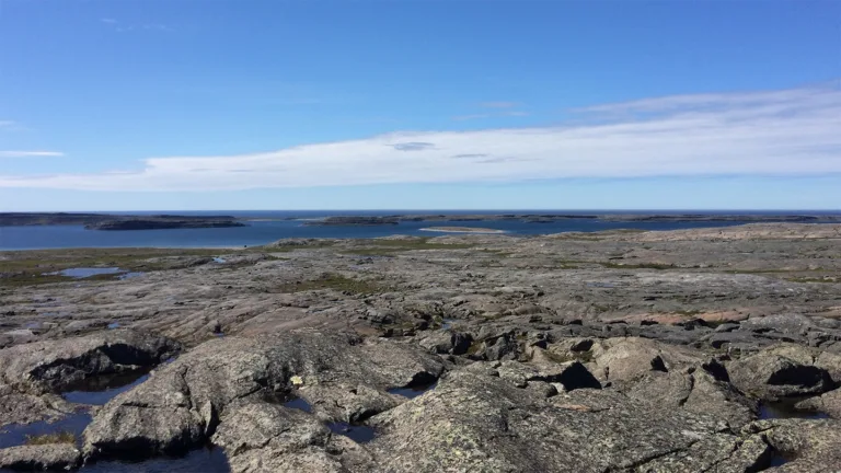 Earth’s oldest rocks may be at least 4